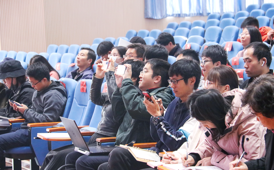 诱思探究 助力教学新发展——张熊飞教授作诱思探究教学理论报告