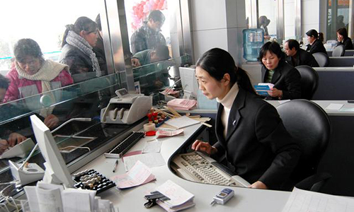 宁愿去银行排队，也不用手机APP，智能化让中老