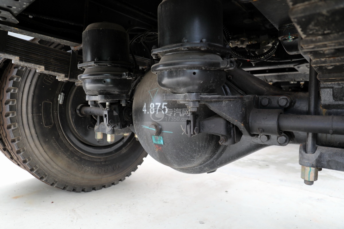 散装水泥专用车——东风单桥国六粉粒物料运输车