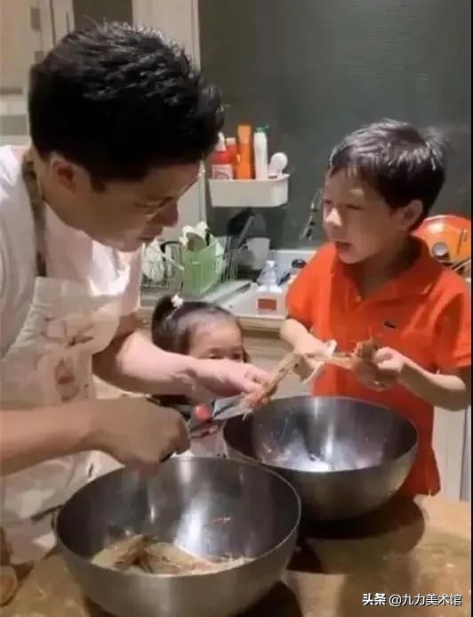 郭晶晶一家过年，嫁入豪门8年，你怎么越来越‘