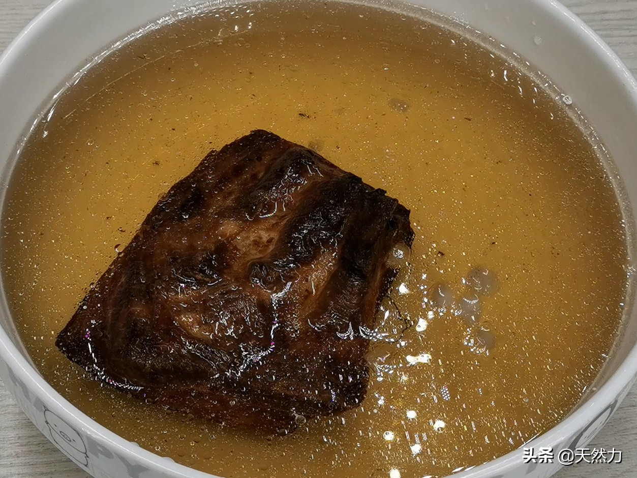 How to deep-fry the pork skin to make bubbles, the method is simple and easy to handle