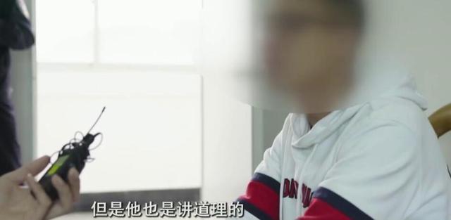 宝马车高速路上停车拦人！最后被拘留十日，车