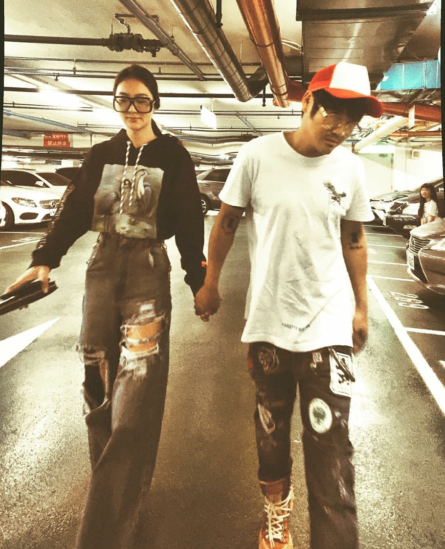 曹格10歲女兒亭亭玉立，與爸爸同框像情侶，被讚漫畫腿出眾