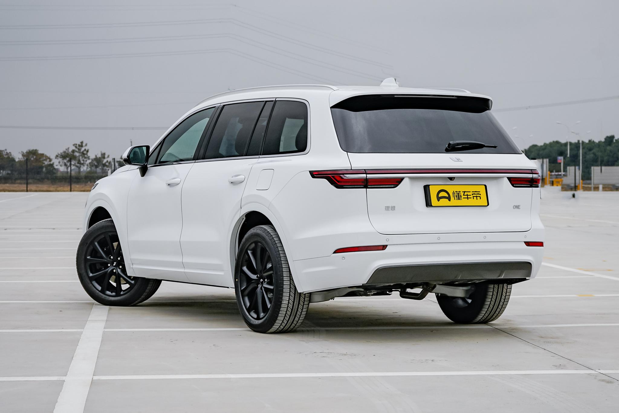 电动汽车怎么买？长续航、大空间，这2款好车或许很适合你