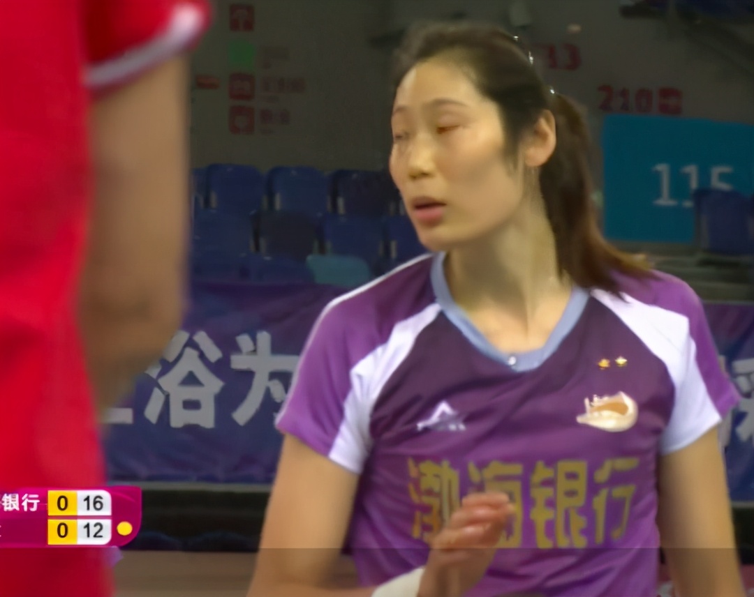 朱婷打疯了！单局0扣球只拿1分，却让女排两大外援巨星8分惨败