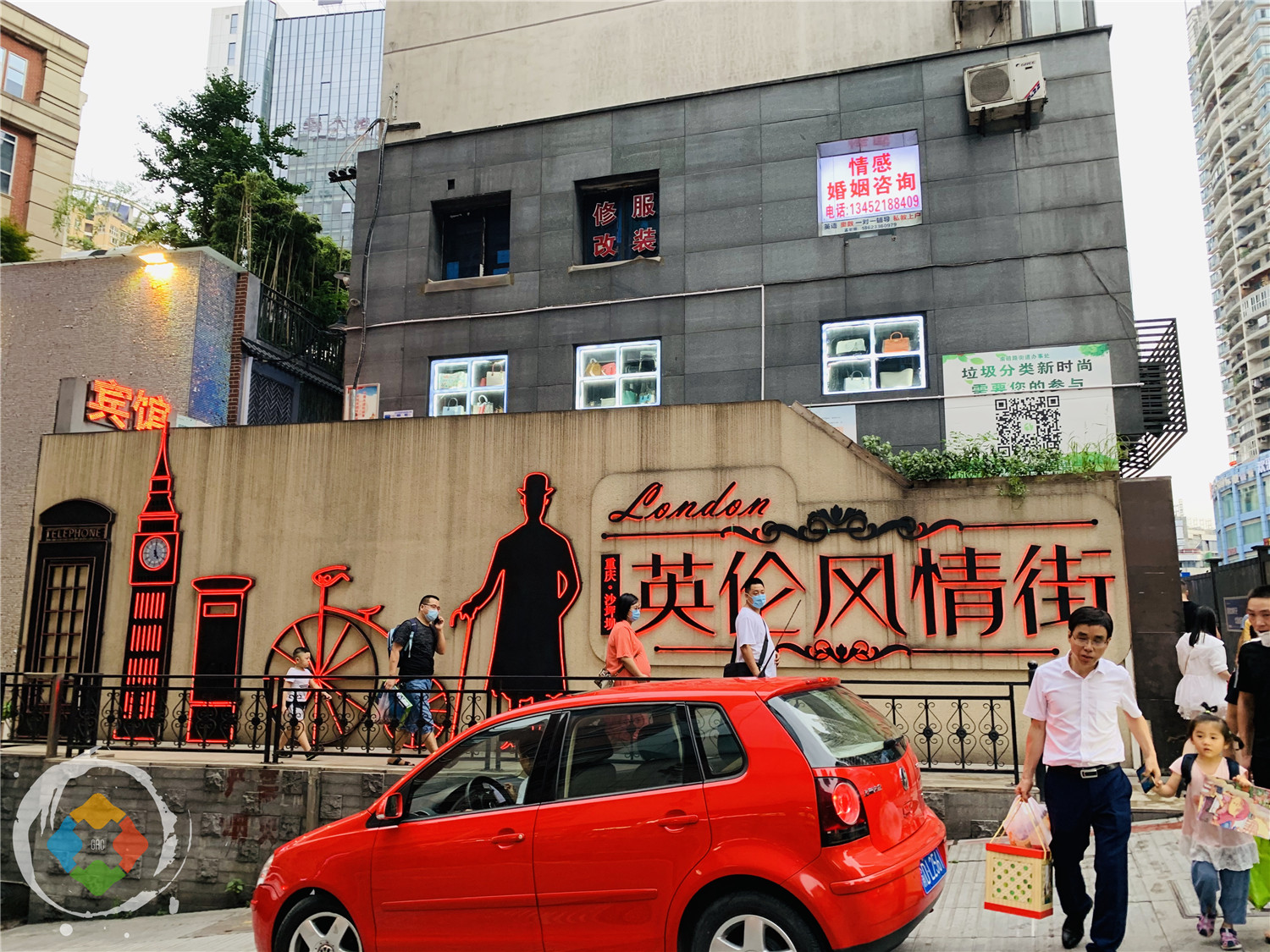 为什么重庆人要在大排档养生？一边吃着小龙虾生蚝，一边喝着热粥