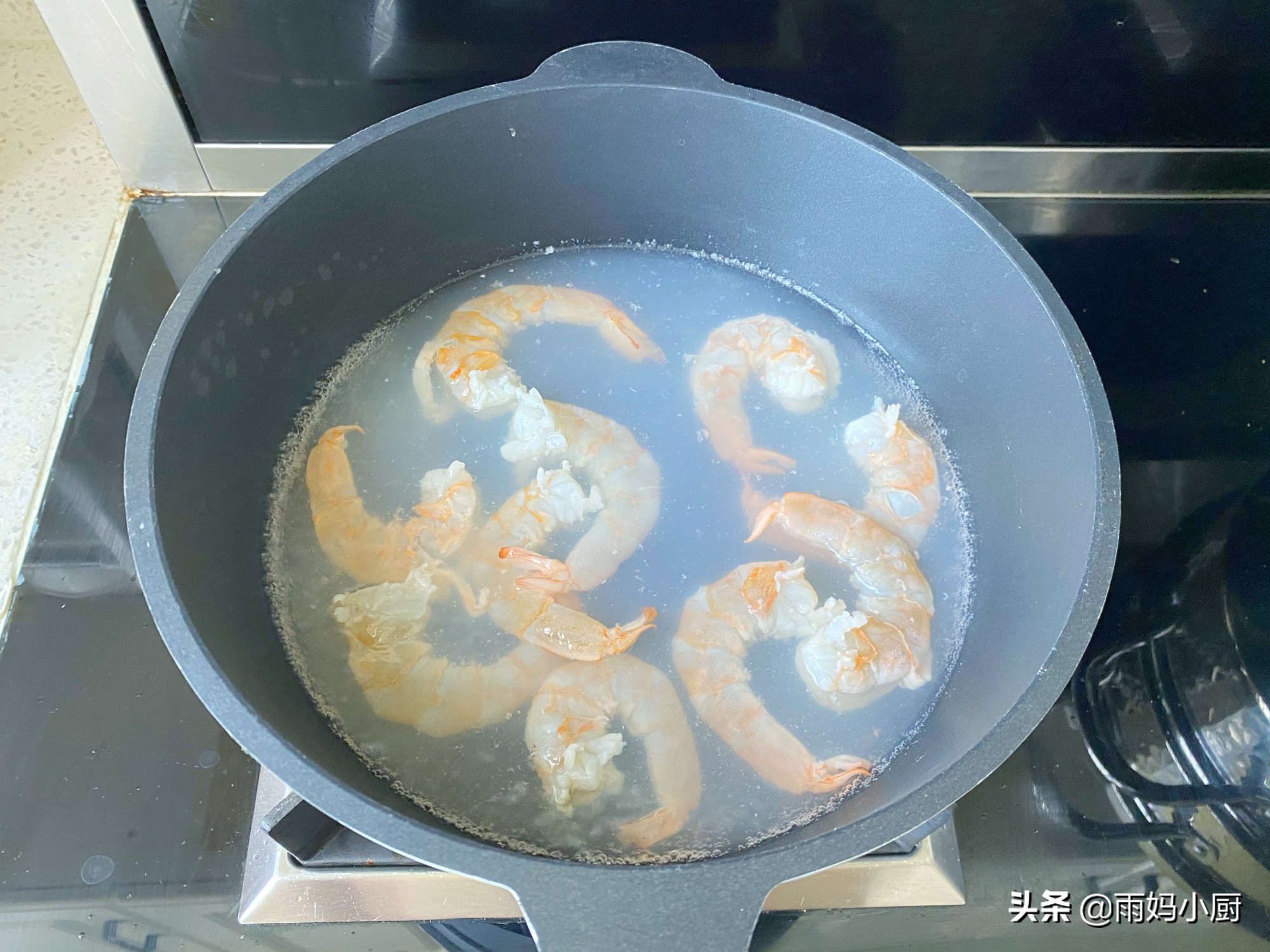 菜盒子调馅别只会放虾皮，加点它味道鲜美又可口，越吃越香