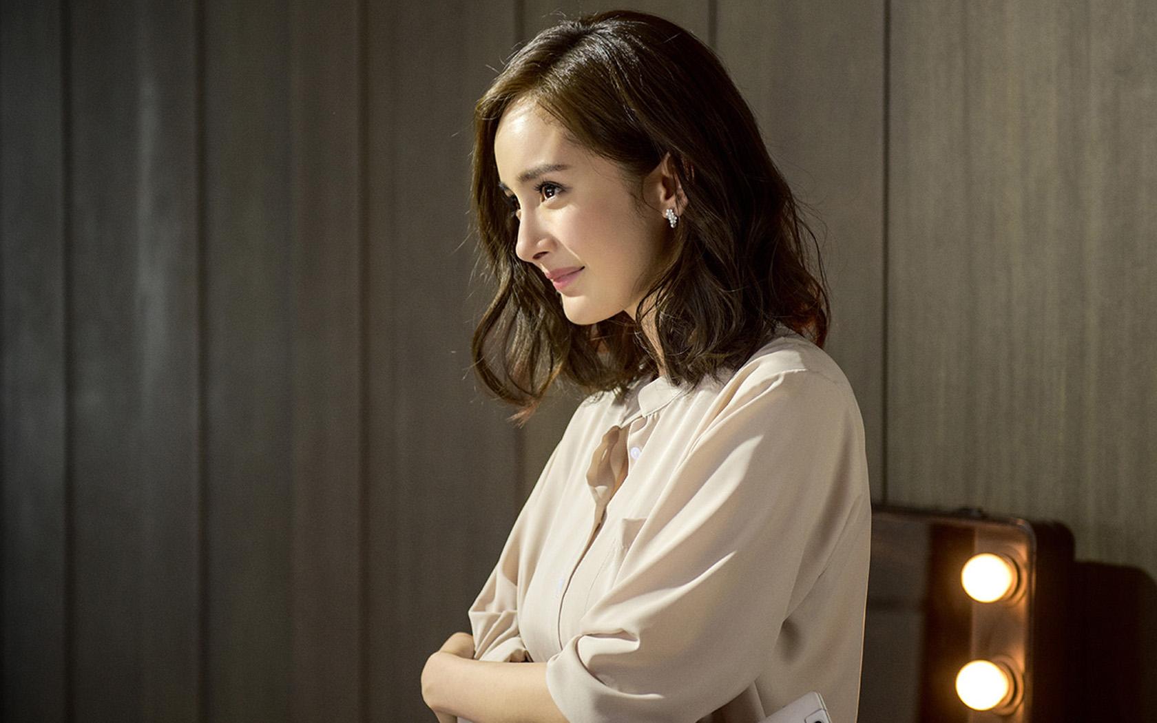 Angelababy Yang Ying is in " ace is right ace " in showed her harsh one side