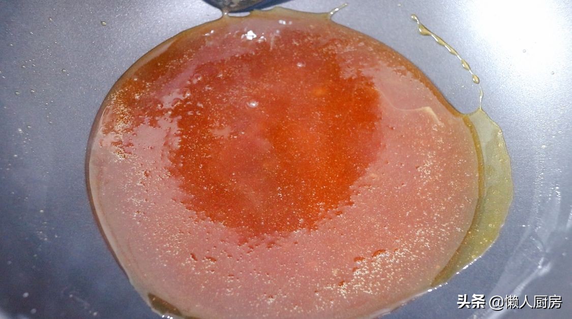 花生米不加一滴水，撒點白糖熬一下，比油炸得更好吃，香甜酥脆