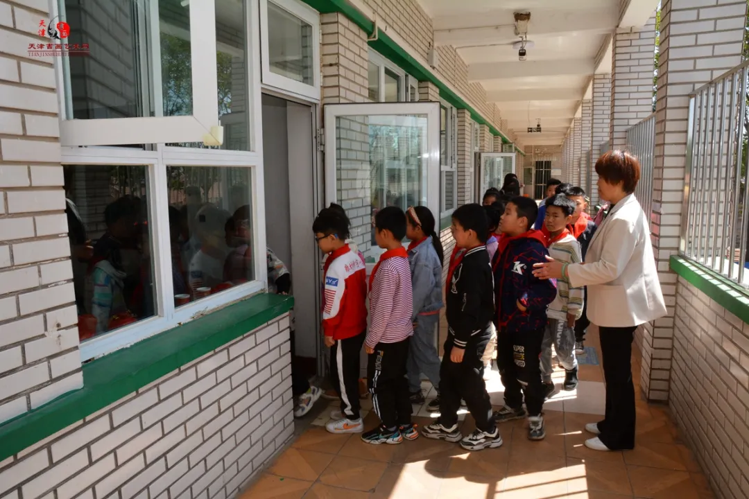 “天津书画艺术基地书画家送文化进校园”走进安次区神宇小学