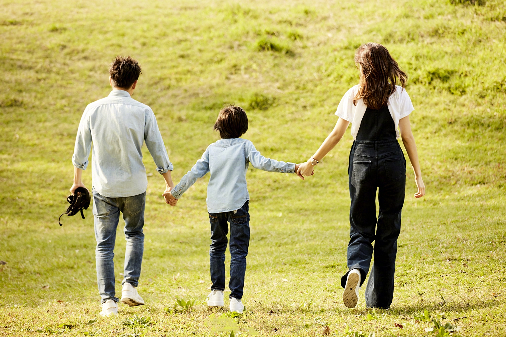 林志颖为12岁儿子庆生，Kimi身高直逼爸爸妈妈，父子同框像兄弟