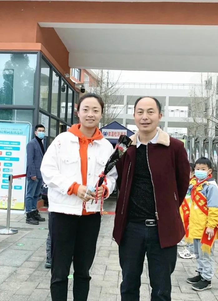 把春天送给你丨记双流区实小外国语学校三·八国际妇女节特别活动