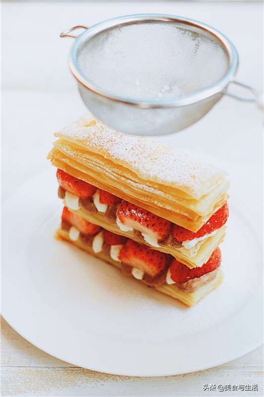 The cake of strawberry Napoleon, build midsummer girl heart, delicious desert is not afraid of fat, happy the most important