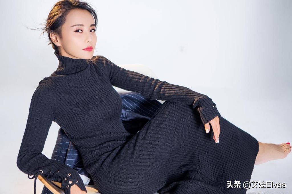 吴奇隆前妻马雅舒比刘诗诗还丰满，穿网纱吊带