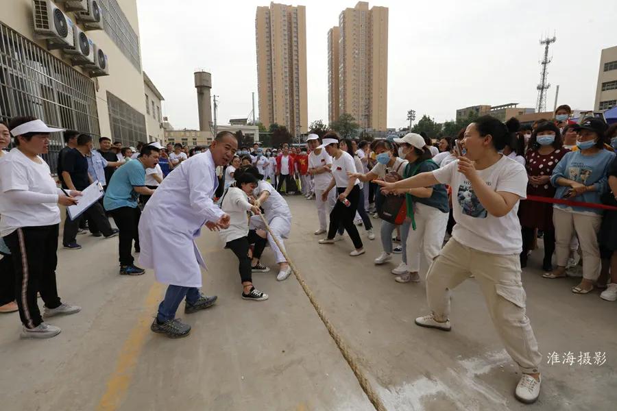 三原县医院庆祝“5.12”国际护士节拔河比赛