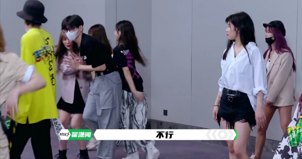 R1SE and Miss Snh48 elder sister cooperate, complete member bashful do again laugh, 11 anger Chinese change " female charming E "