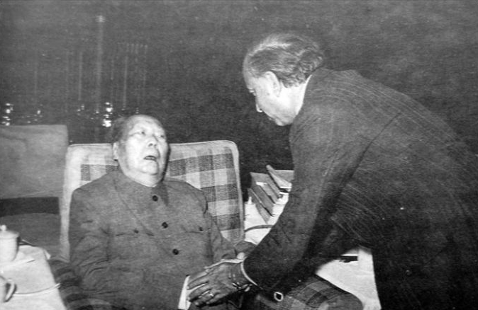 毛主席最后一次会见外宾布托：会谈不过10分钟，额头就冒汗了