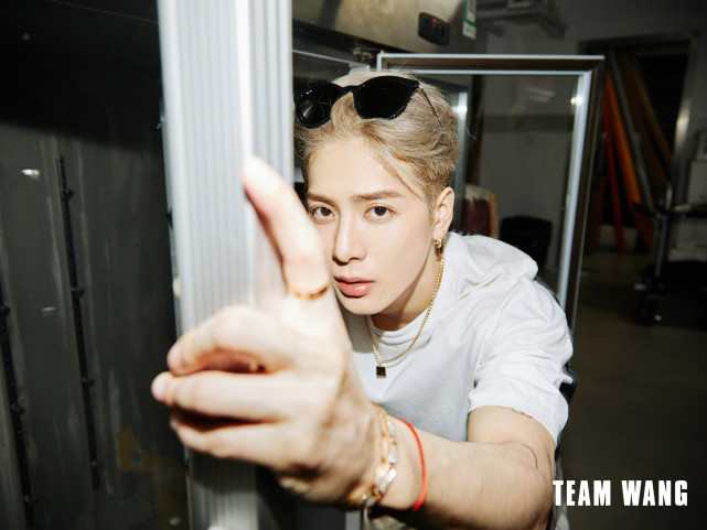 " escape closely 3 " honored guest list exposes to the sun piece: 6 people build up, yang Mi Zhang Xiaofei 2 flowers cooperate eventually