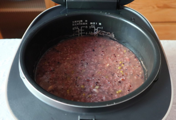 熬腊八粥有讲究，巧搭配营养高，教你做法，香浓黏稠，好喝又健康