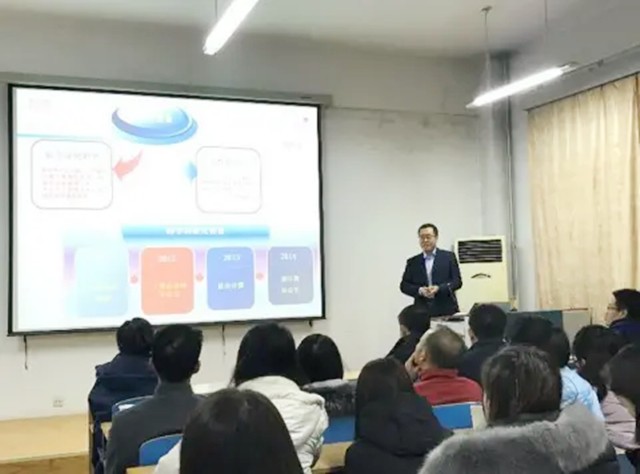 20年前，因“背起爸爸上学”感动中国的李勇，如