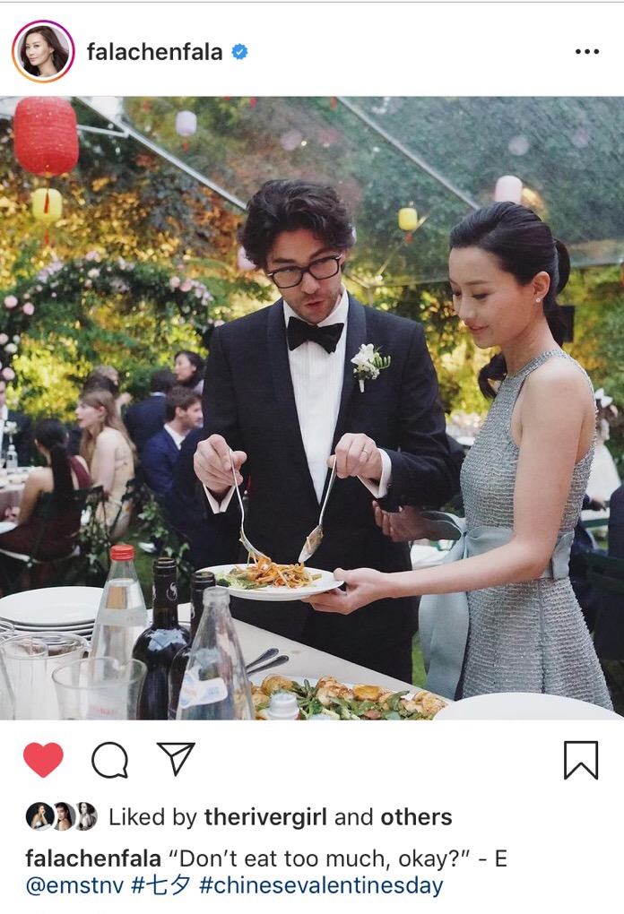 陈法拉晒二婚外籍老公，为省钱让他扛树，富商前夫曾称离婚是被逼