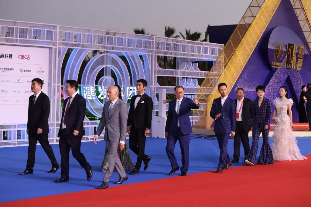 金鸡闭幕红毯生图：刘诗诗艳压，杨幂秀出曼妙