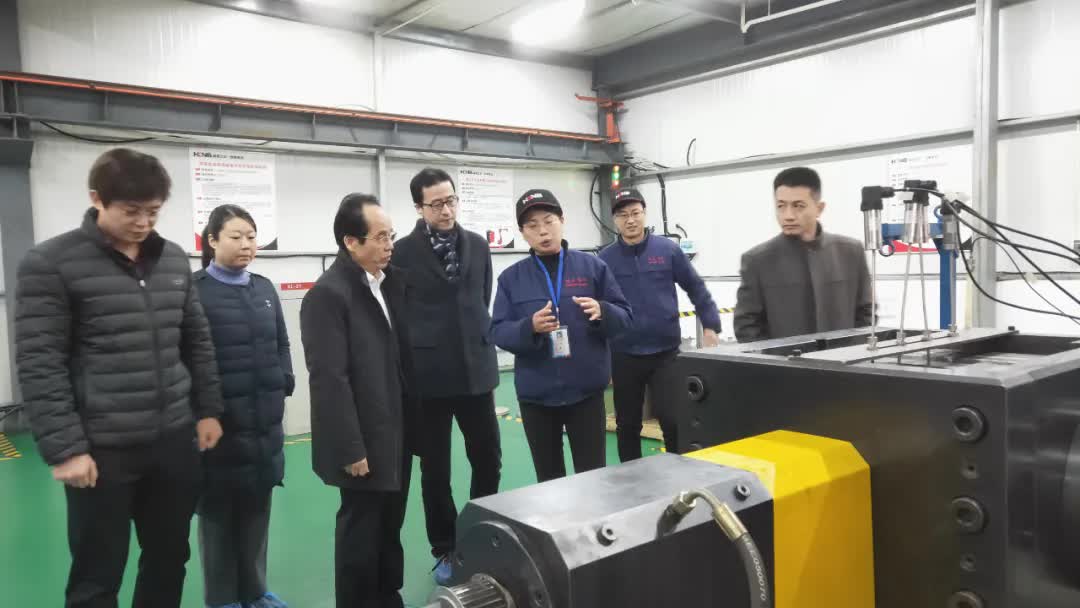 正大集團副總裁傅學軍、市工信局總工程師黃亮蒞臨洛陽鴻元軸承