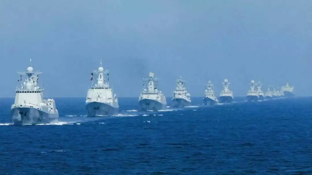 中国万吨驱逐舰现身日本海，回应美日挑衅，展现海上作战能力