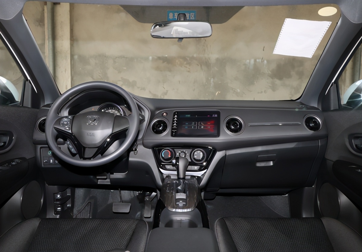 全新本田XR-V，轴距2610毫米，小巧精悍省油省心