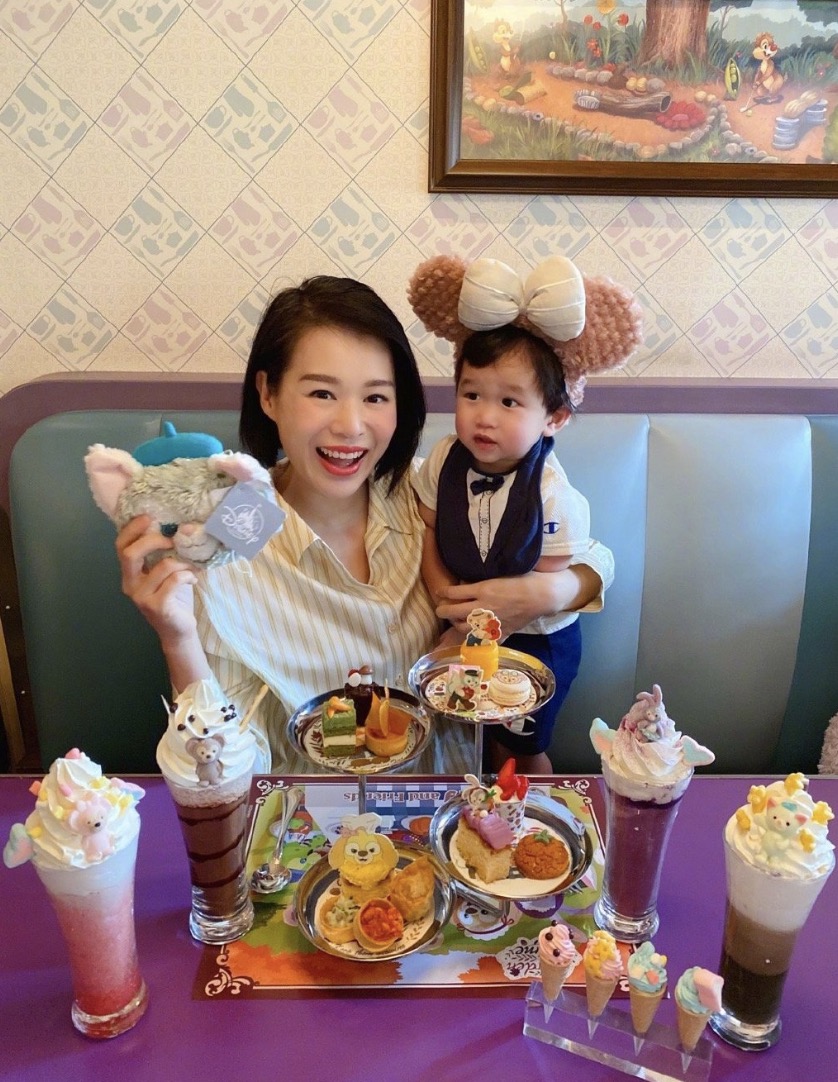 胡杏儿分享另类全家福，夫妻俩分居两地，一家四口每天视讯解相思