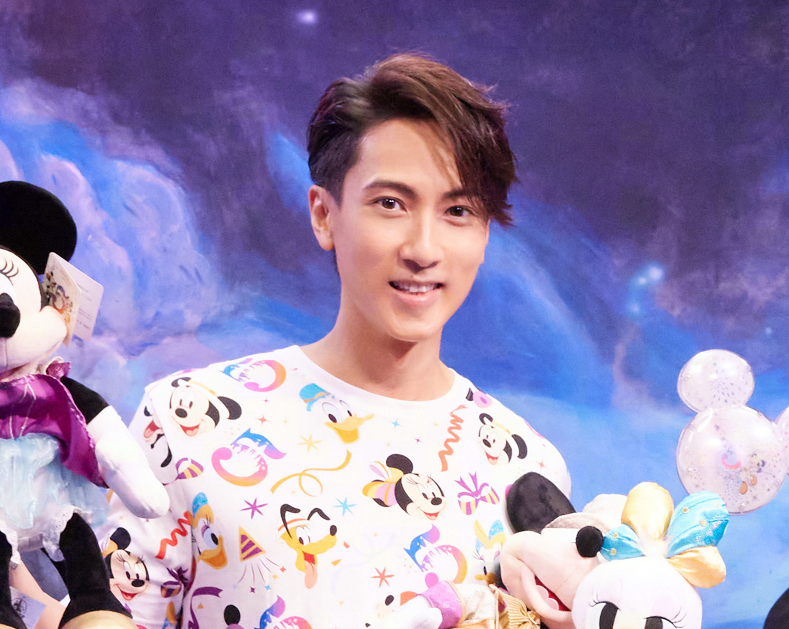 明星基因就服吴尊，女儿甜美可爱不说，儿子五官像是复制粘贴