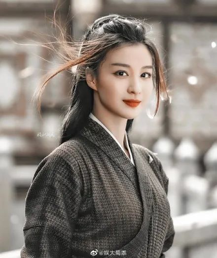 王楚然冷艳妖娆太性感撩人！雪肤娇嫩魅力不可小觑