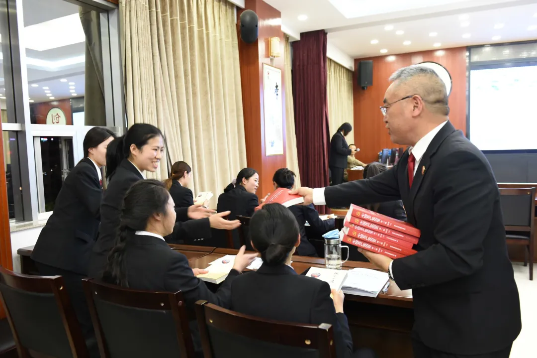「教育整顿」麒麟区检察院:道德讲堂学模范 法治精神永流传