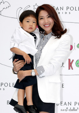 吴允儿离婚独自抚养自闭症儿子 师任堂搭档李英爱 是韩国一代车模
