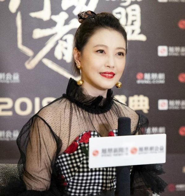 刘玉翠年过五旬至今未婚，秦岚为不婚族，吴君