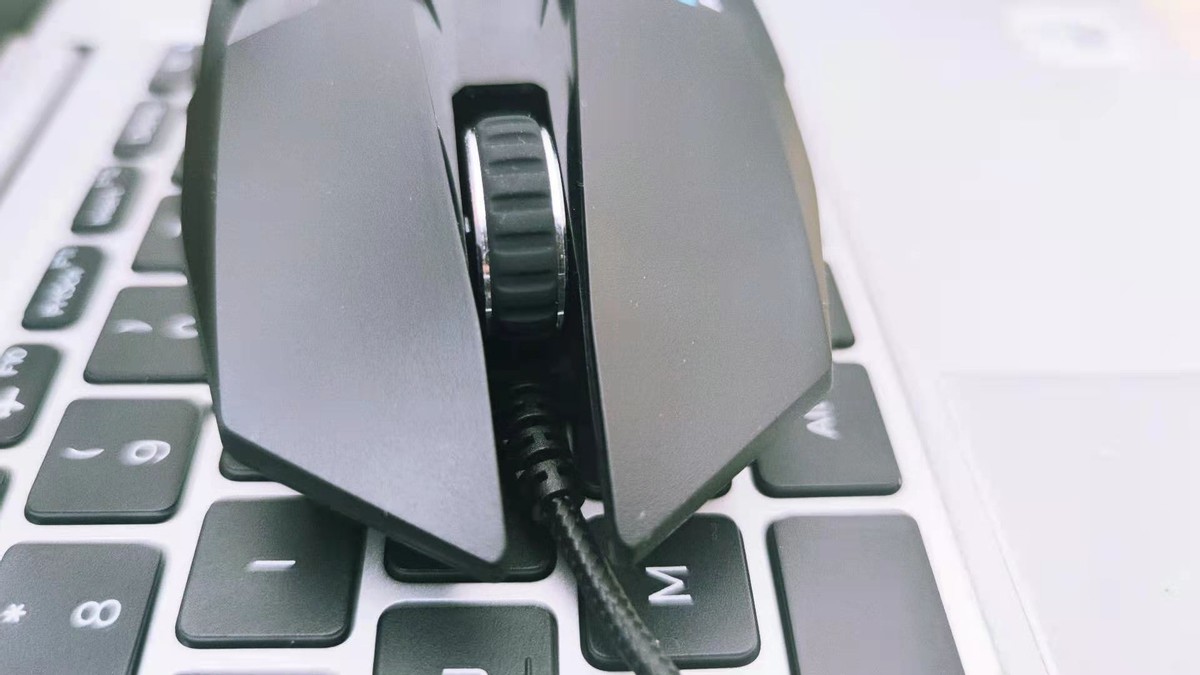 达尔优A970，机械黑武士游戏鼠标轻上手