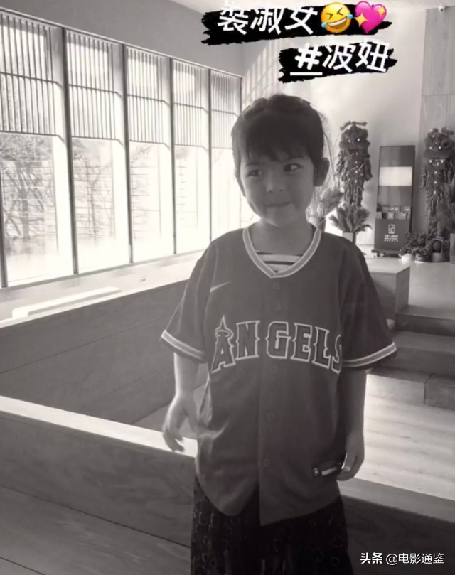 咘咘波妞又有新旅遊照！ 姐姐乖巧又養眼，3歲妹妹裝淑女啦