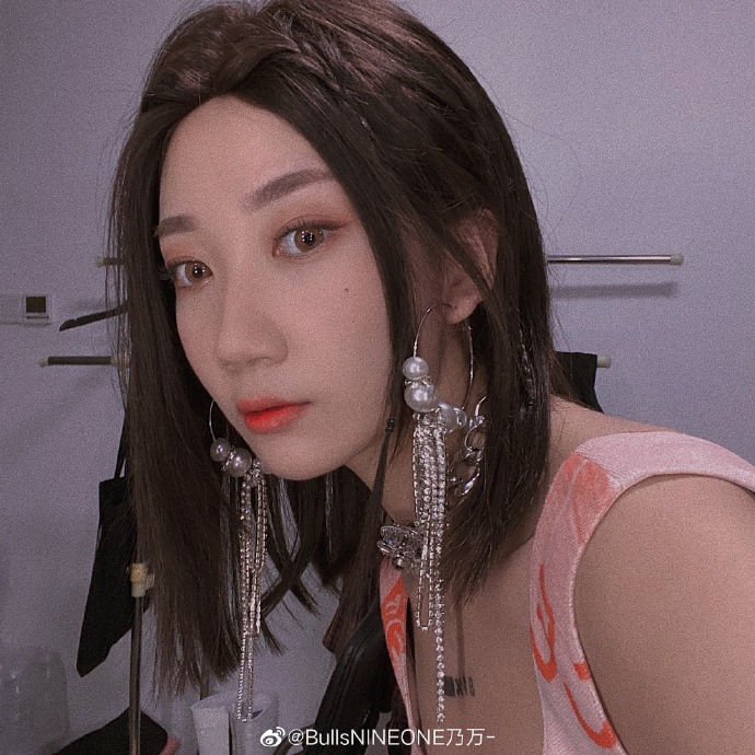 不管|乃万开麦吐槽“不管谁的错都得我被骂” 言语间满是委屈令粉丝心疼不已