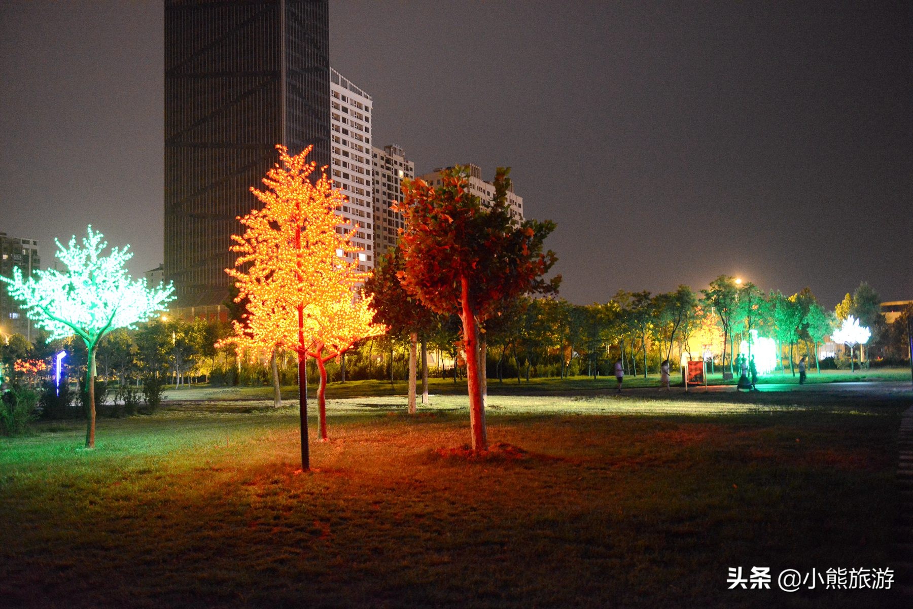 中超小熊喷泉在哪里(鹤壁市淇河边，灯光秀、喷泉秀，火树银花不夜天)