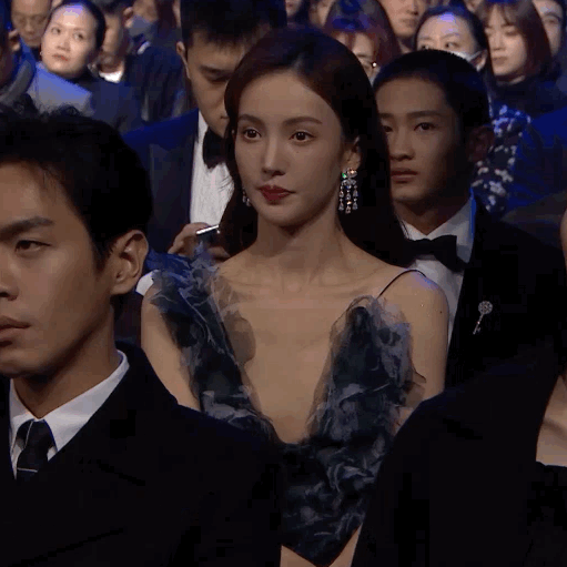 人间尤物张雨绮，怎么把10w的迪奥穿成3块8包邮的