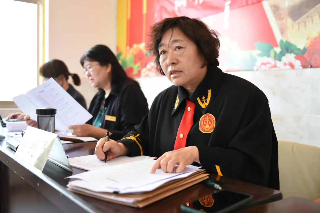 【我为群众办实事】麒麟:法庭进社区普法零距离