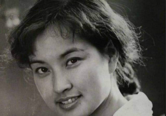 因乡村教师角色红极一时，在巅峰状态退圈，再