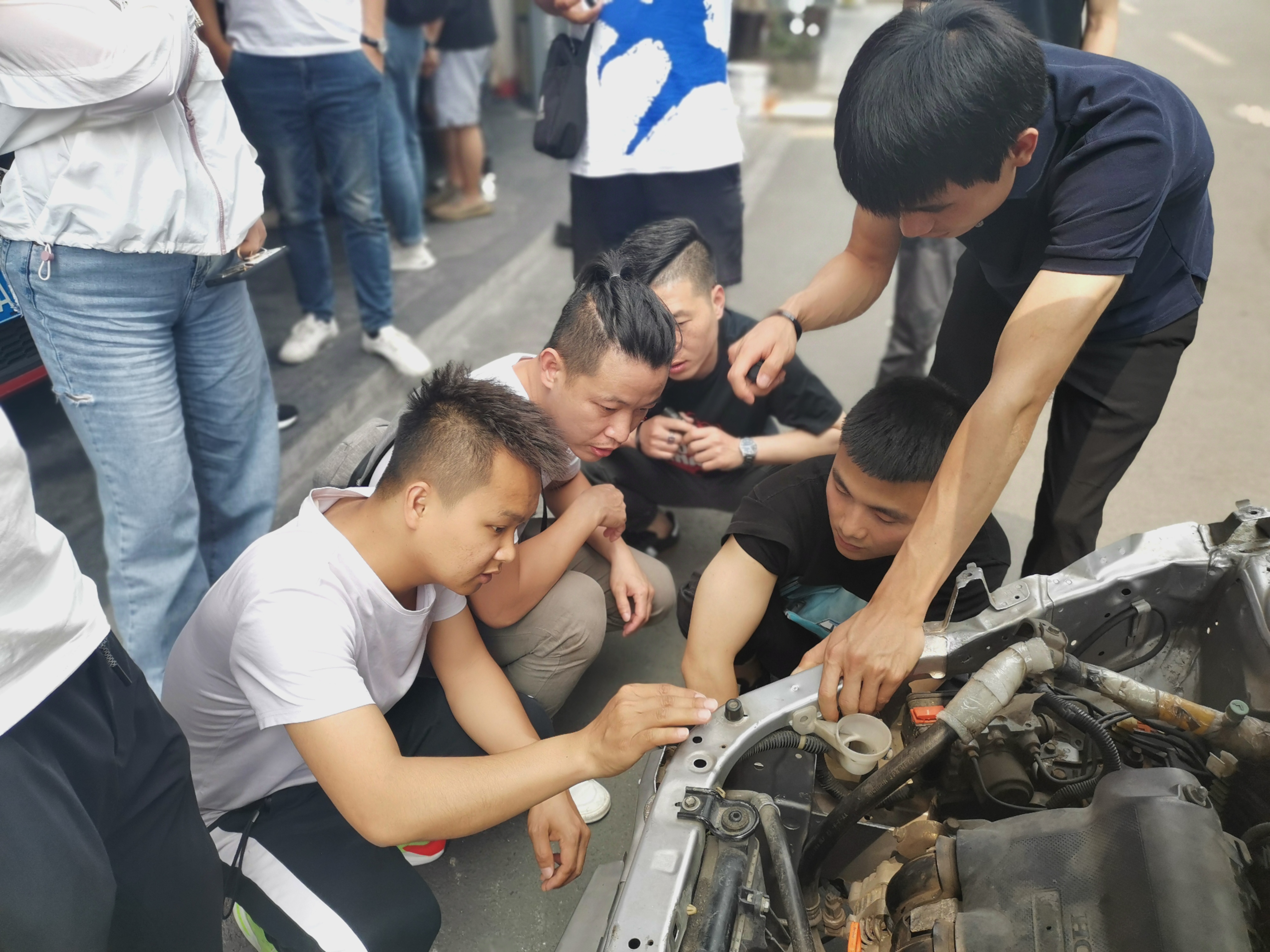 能成事的人，是保持目標，不斷地改變方法，二手車評估師加油