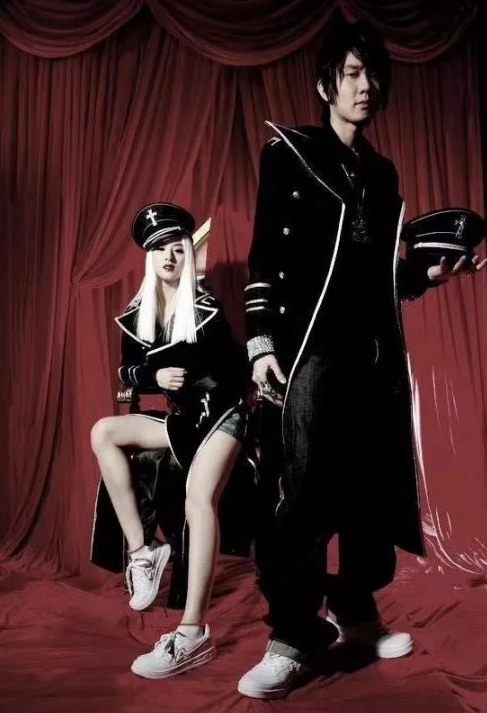 薇娅下班被600万豪车接走，幕后老板就是老公，