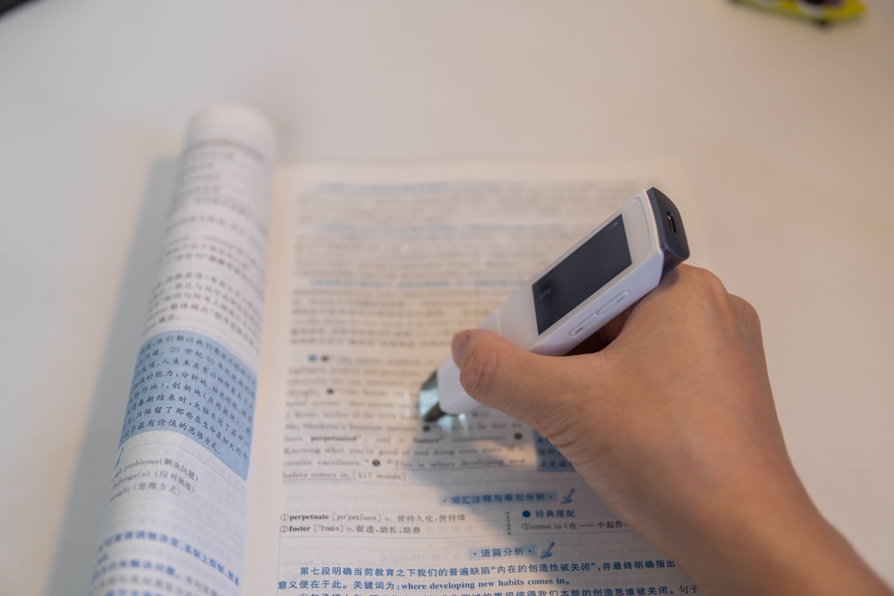 学习英语从K12教育抓起，糖猫词典笔查词快又准，拒绝低效学习