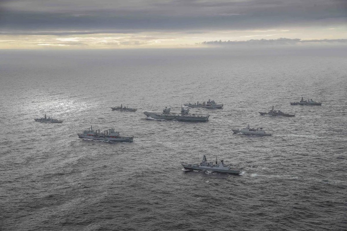 英國還是照照鏡子吧，2艘軍艦就想嚇唬中國？ 給解放軍送靶子嗎