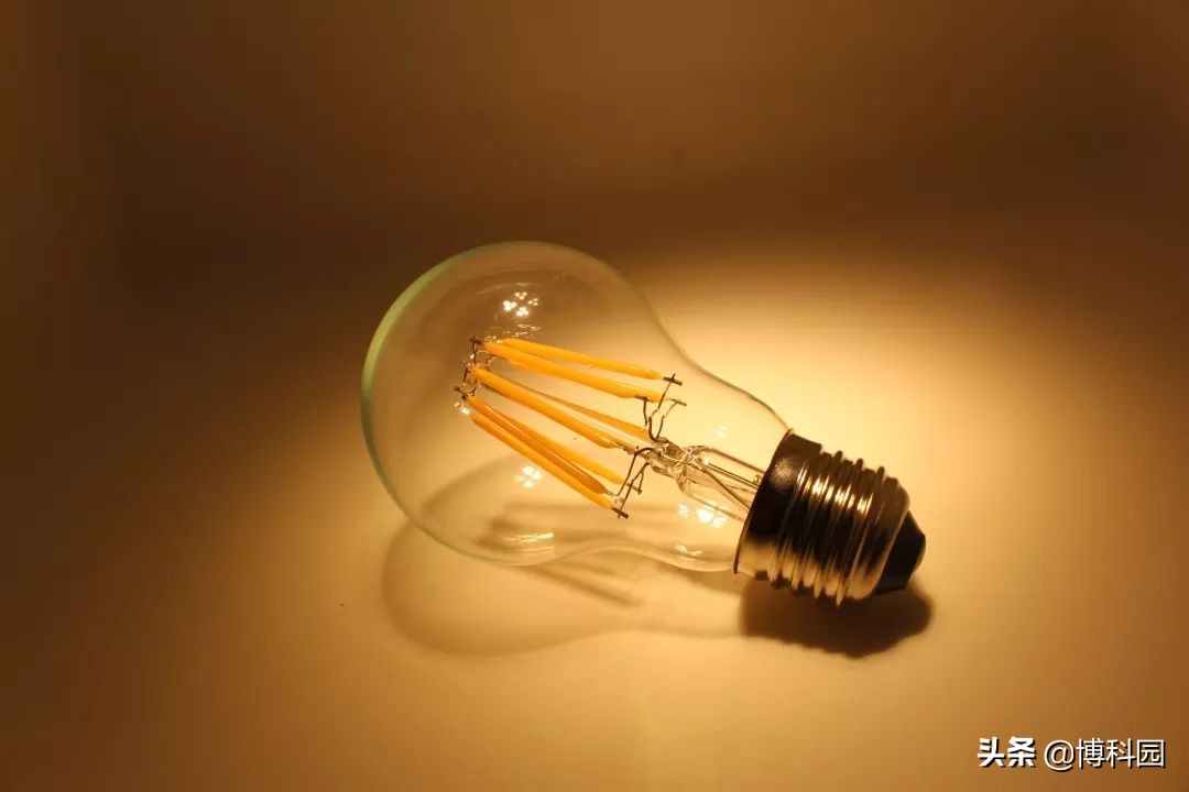 校准一个LED灯要多少测量科学家？LED发出的光量与距离无关