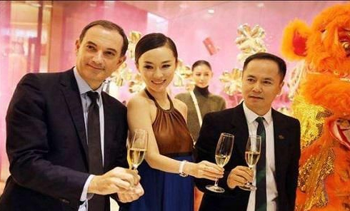 从马云手中赚走200亿，他还娶了女明星，更是坐拥39座大厦