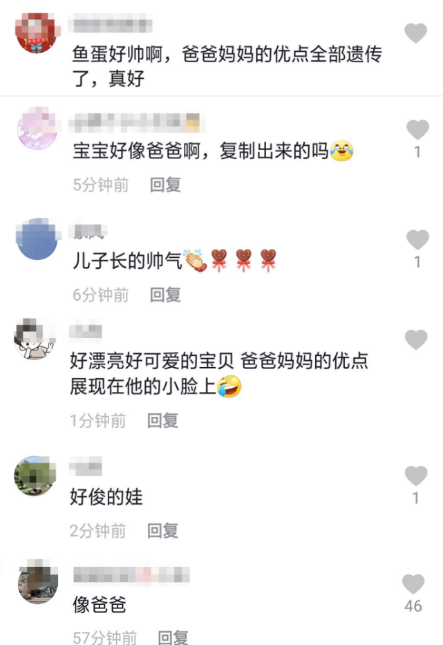 蔡少芬曬母子同框秀幸福，娘娘與兒子實力比萌，魚蛋似縮小版張晉