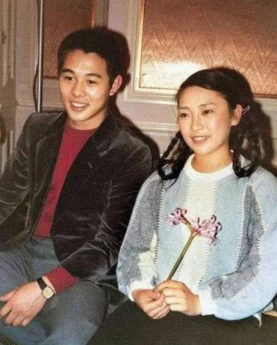 李连杰大火后，请大哥做助理年薪120万，为啥二